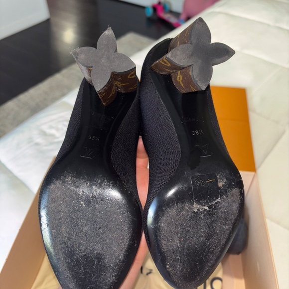 Louis Vuitton - Picture 2 of 2